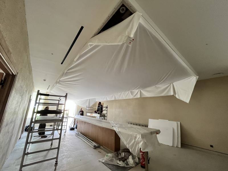 Plafond tendu acoustique pour un château dans le Sauternais